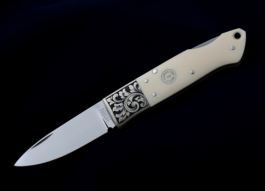 jess-horn-shlm-semi-horn-lock-modified-1978-cansas-city-the-knifemaker's-guild-show-lynton-mckenzie-engraving-ジェス‐ホーンｰギルドショー‐リントン‐マッケンジー‐彫刻